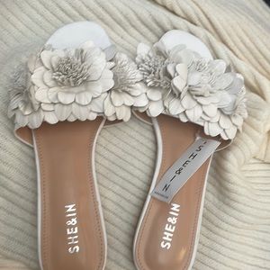 Shein white flower slippers size 40 size 9